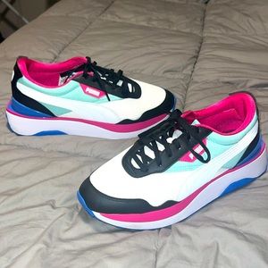 Puma athletic shoes in size 11. 90s style, multi color, super comfy.